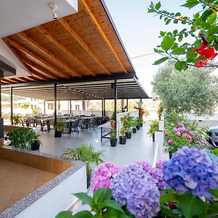 Sunshine Hotel Ksamil